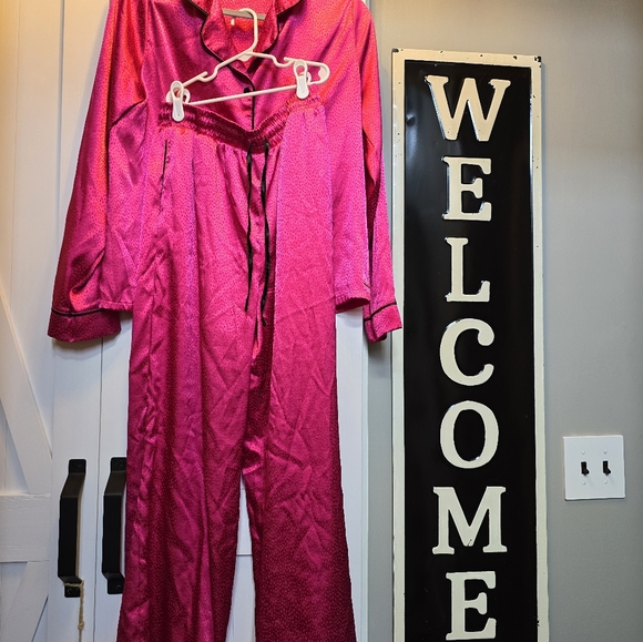 BCBG Two Piece Pajama Set Size Medium - Picture 4 of 6